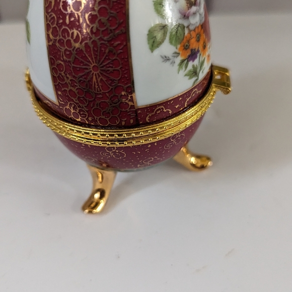Porcelain Easter egg tripod trinket - Picture 6 of 6